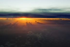 世界马拉松六大满贯年终纪录刷新：2026 碳板跑鞋科技对耐力的加持